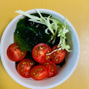 わかめとトマトのごま油サラダ